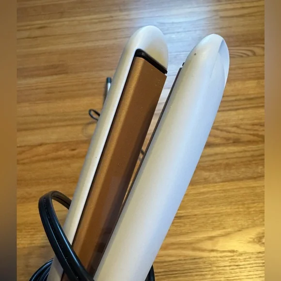 Remington curling iron and straightener - Picture 4 of 5